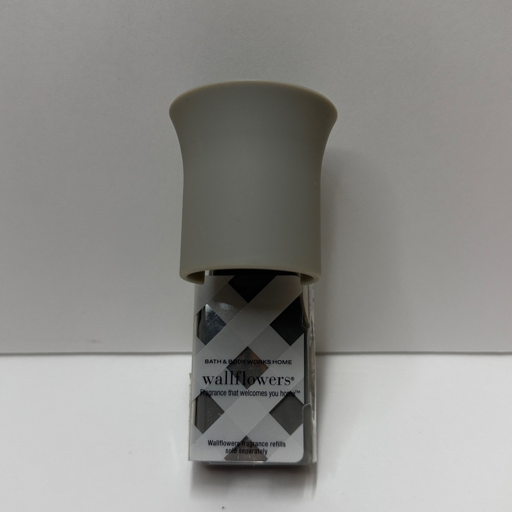 Bath & Bodyworks Gray Wallflower Fragrance Plug NWT